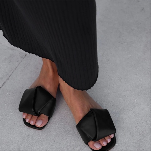 Jenni Kayne Dani Slide Black Leather Sandals Size 38. With box. Like New. - Picture 2 of 7